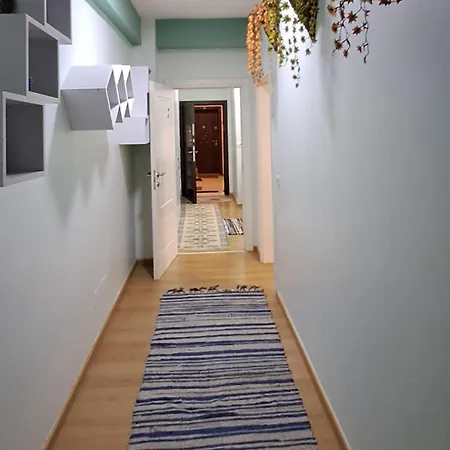 דירה Spacious Urban Nest