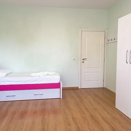 Spacious Urban Nest Appartamento